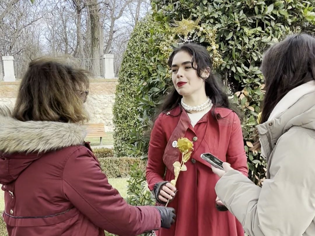 Live actors hiding the clues | RETIRO GARDENS