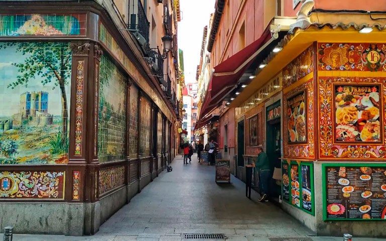 BARRIO DE LAS LETRAS in Pza. de Santa Ana, Madrid — photo 3